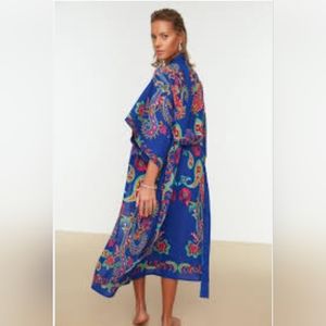TRENDYOL BLUE PAISLEY TIE WAIST KIMONO NWT SIZE SMALL